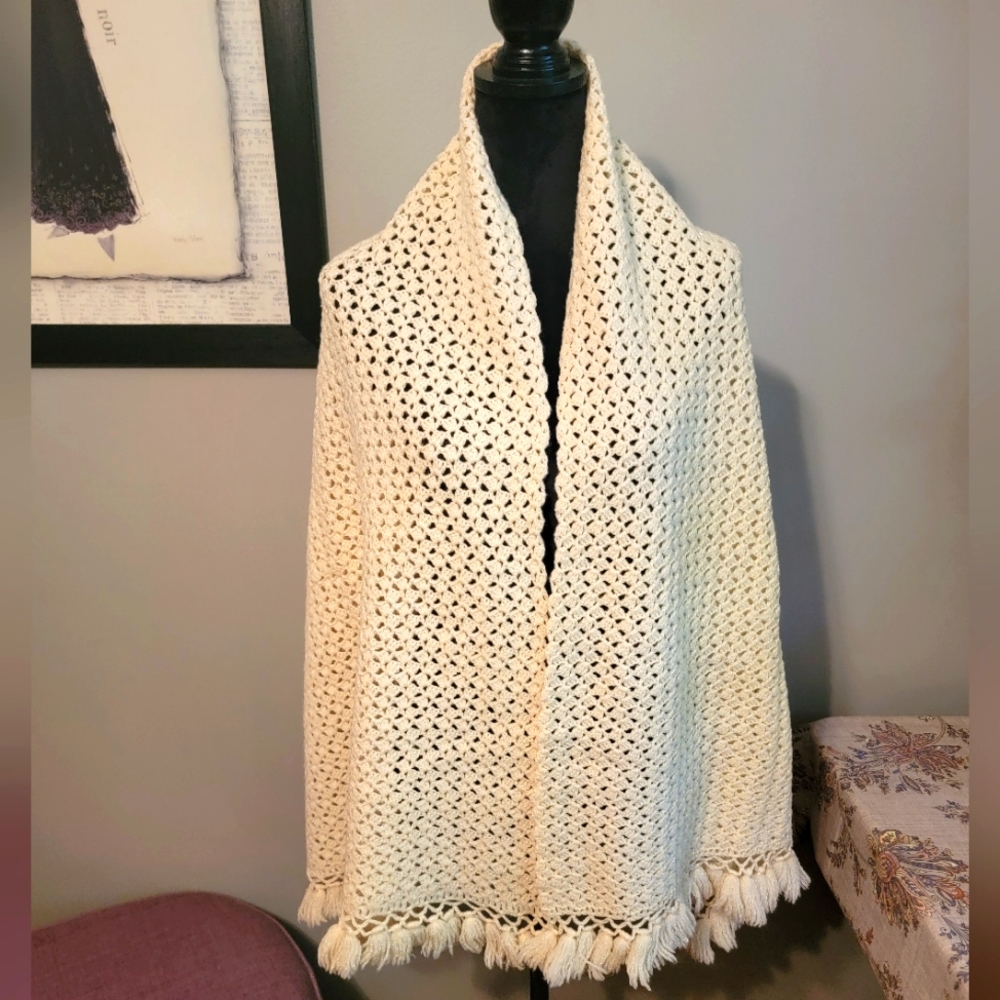 Beautiful Crocheted Shaw w/Tassels